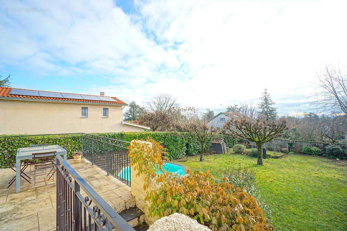 Maison à LA TOUR-DE-SALVAGNY