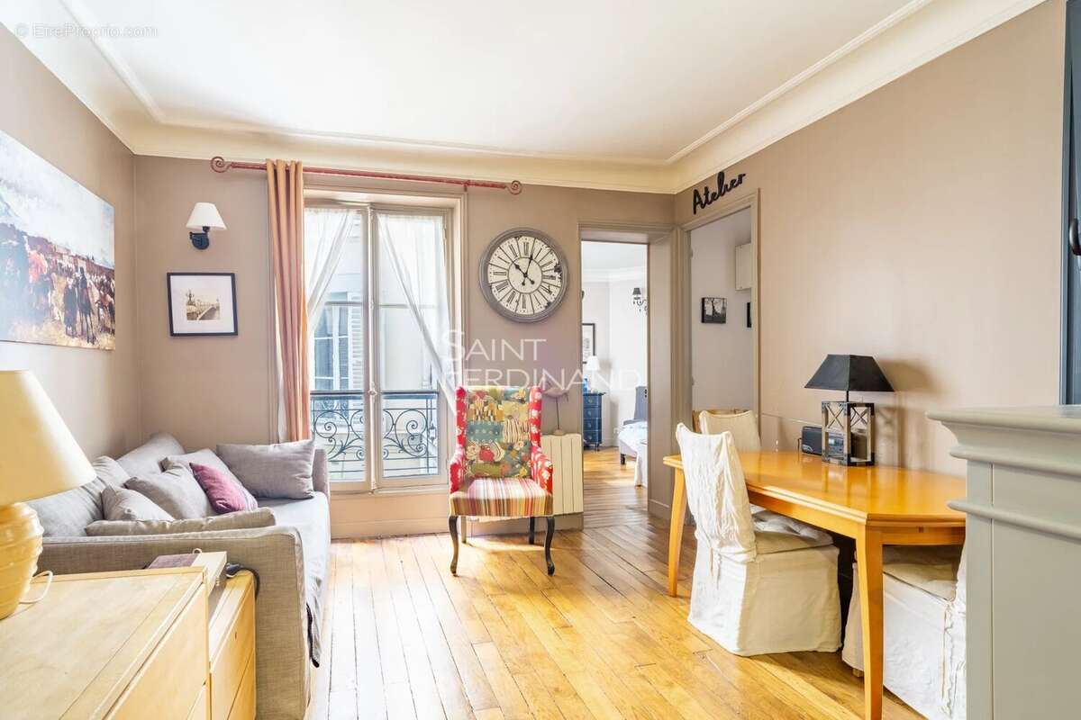 Appartement à PARIS-17E