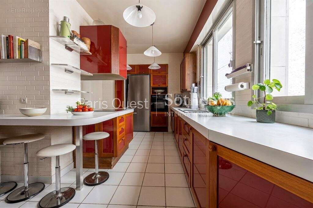 Appartement à NEUILLY-SUR-SEINE