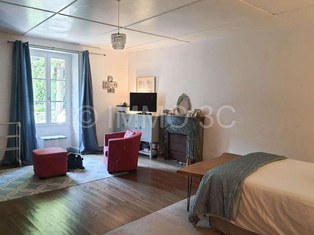 Maison à CHEF-BOUTONNE