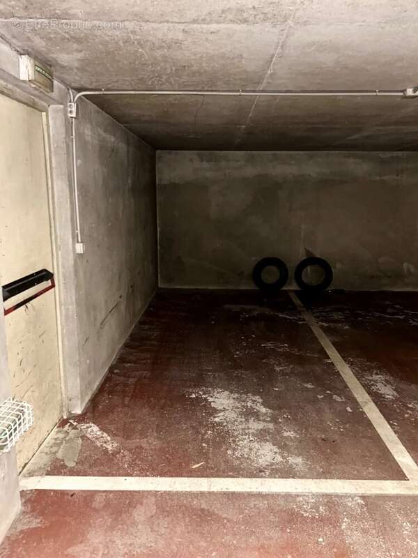 Parking à LE PERREUX-SUR-MARNE