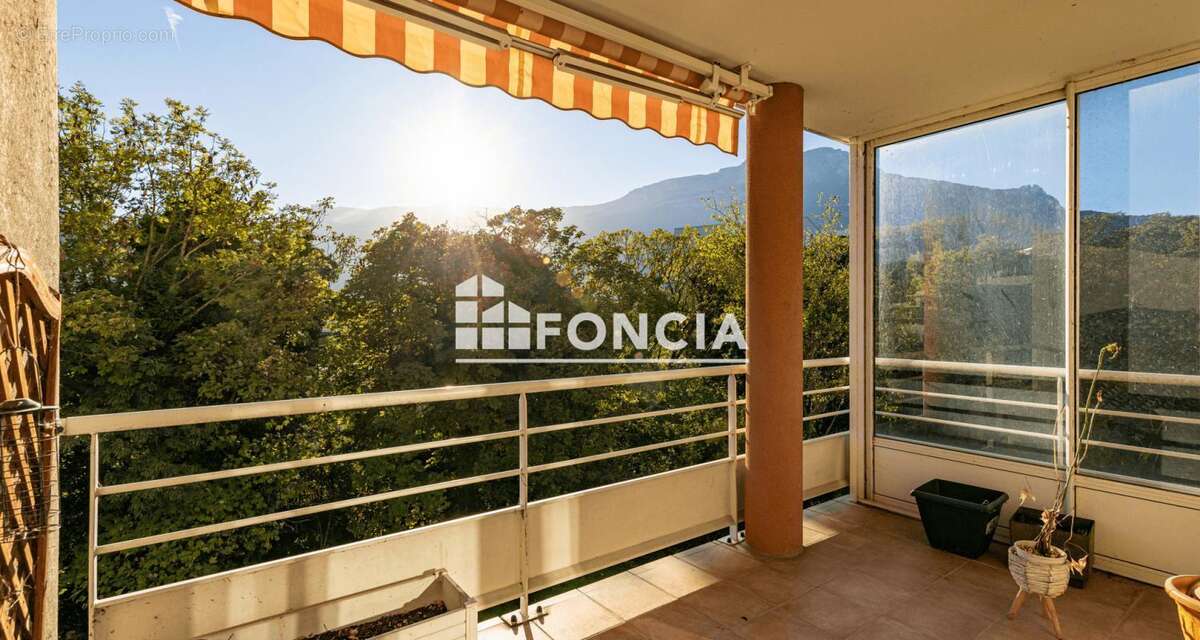 Appartement à LE PONT-DE-CLAIX