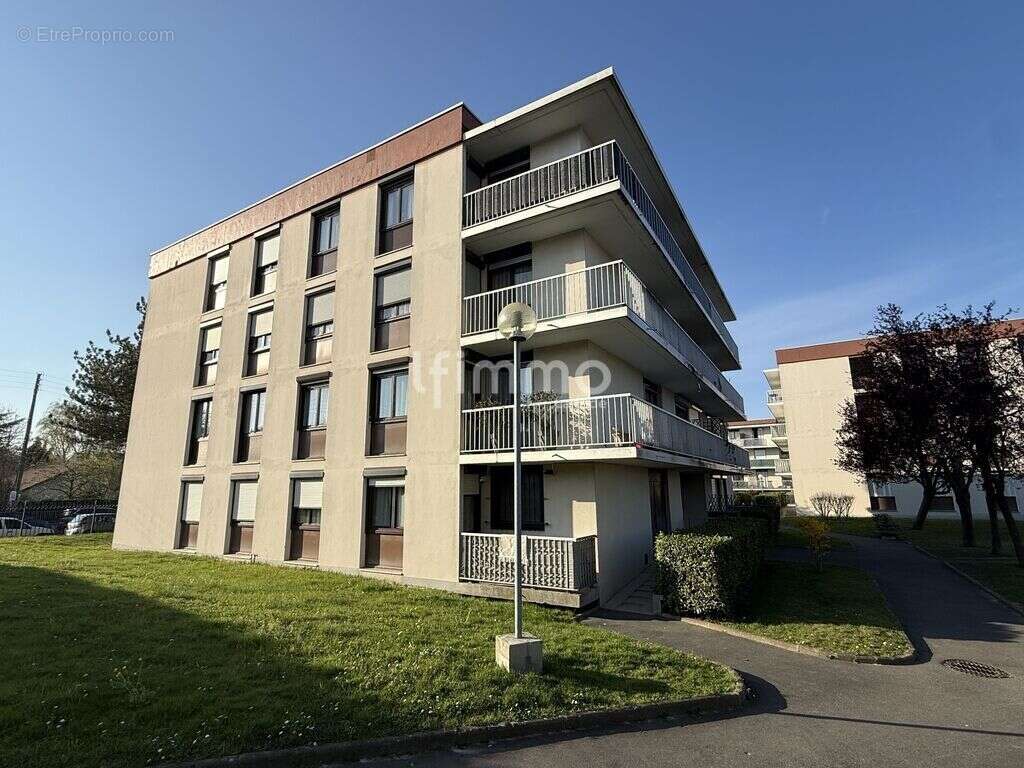 Appartement à VAUJOURS