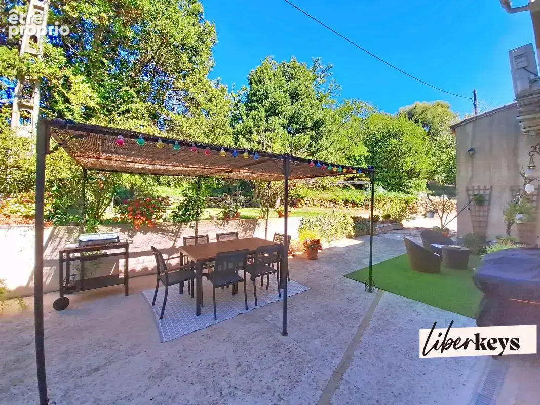 Istres – Propriété avec piscine et parcelle constructible détachable - photo 13