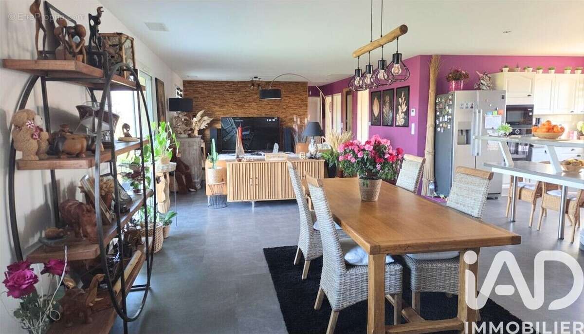 Maison 140 m² à Bayas  - photo 4