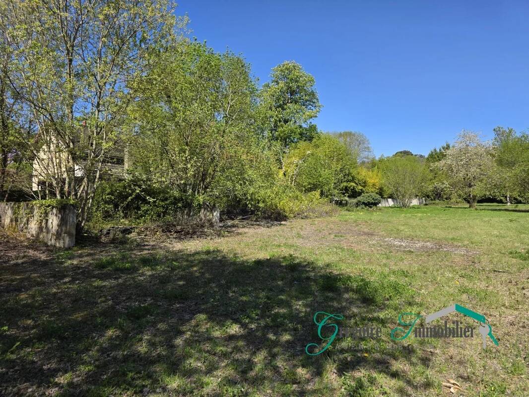 Terrain à MONTIGNY-SUR-LOING