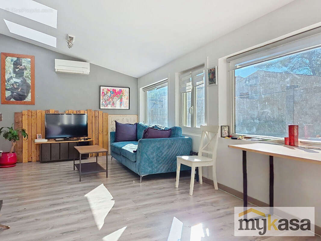 Maison à SAINT-MITRE-LES-REMPARTS