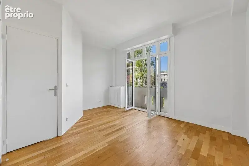 NEUILLY SAINT JAMES / LONGCHAMP: Élégant appartement familial de 158 m² sur jardin avec balcon - photo 11