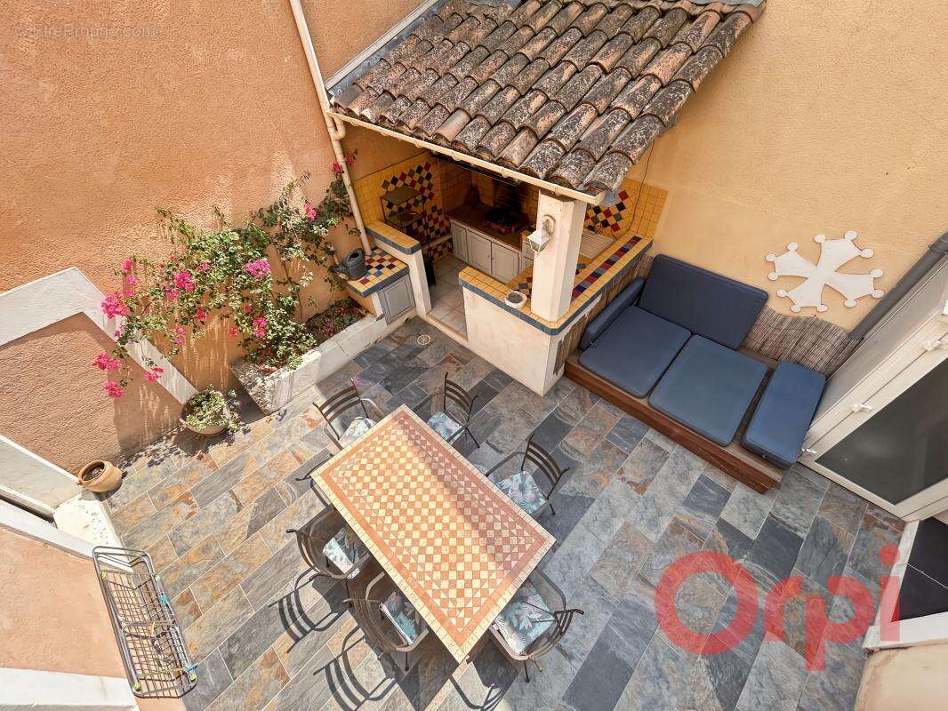 À Vendre : Authentique maison de ville avec patio, cour privative et stationnement - photo 3