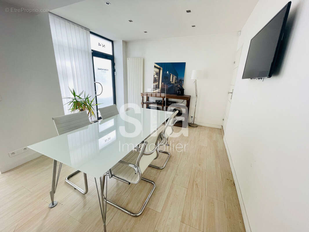 Commerce à NEUILLY-PLAISANCE