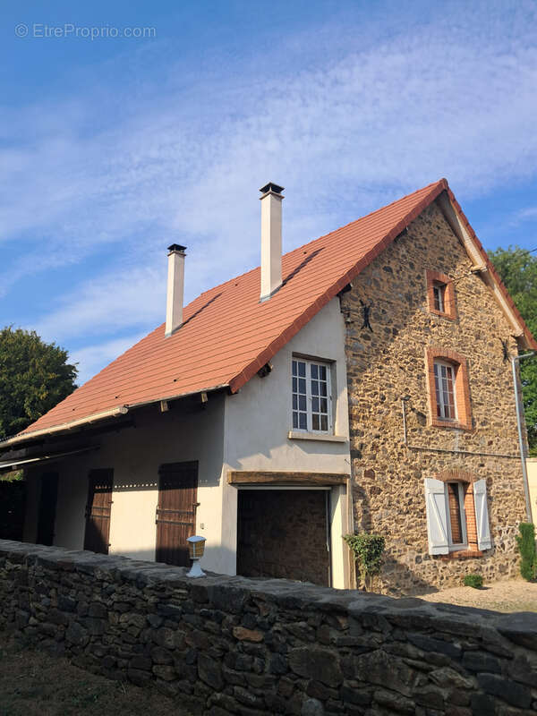 Une maison de caractère où le charme opère dès les premiers instants ..... - photo 3