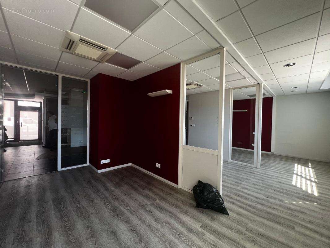 BUREAUX 266 M2 Plain pied et R+ 1 - photo 2