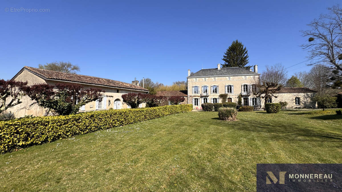 Maison à MONTGUYON
