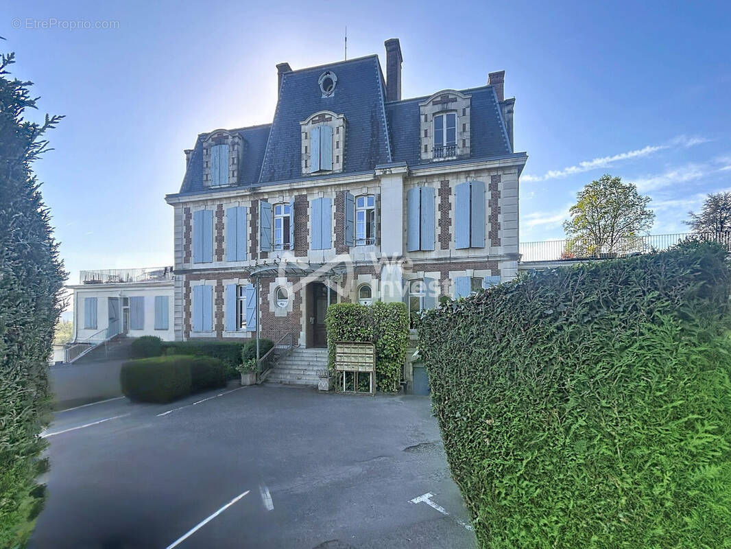 Appartement à NAY