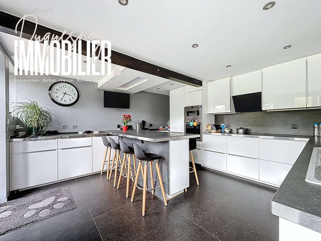 Maison à LA CHAPELLE-D'ARMENTIERES