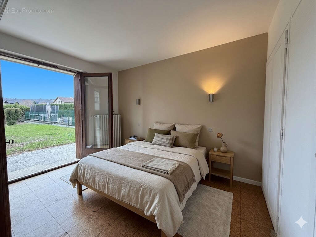 Maison à LA ROCHE-SUR-FORON