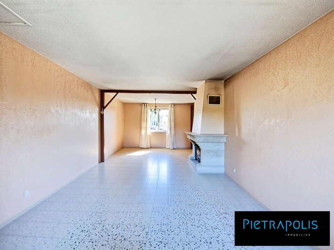 Appartement à GENAY