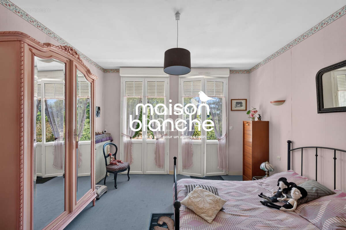 Maison 211 m² à Parthenay  - photo 8