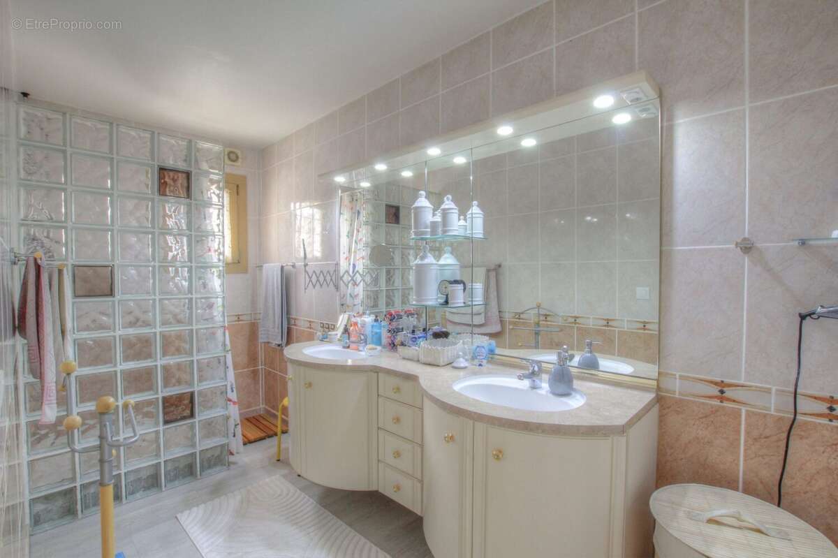 Maison à VETRAZ-MONTHOUX