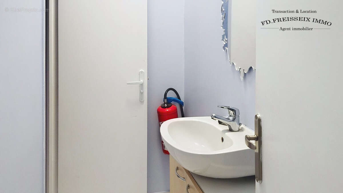 Sanitaires  - Commerce à PARIS-13E