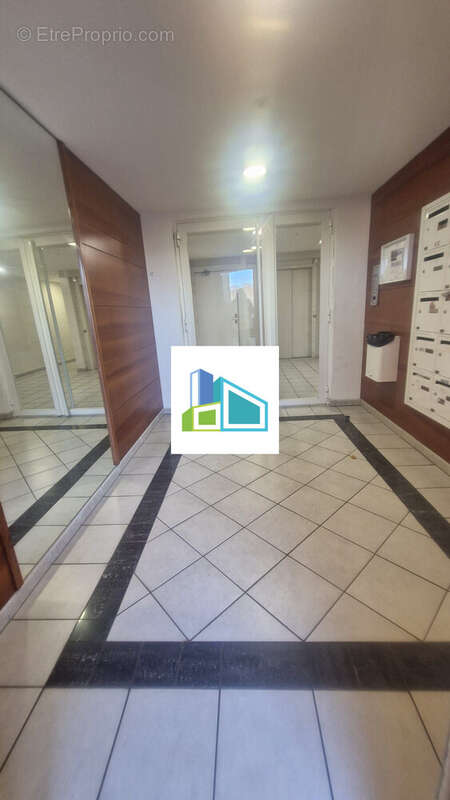 Appartement à LA ROQUE-D'ANTHERON