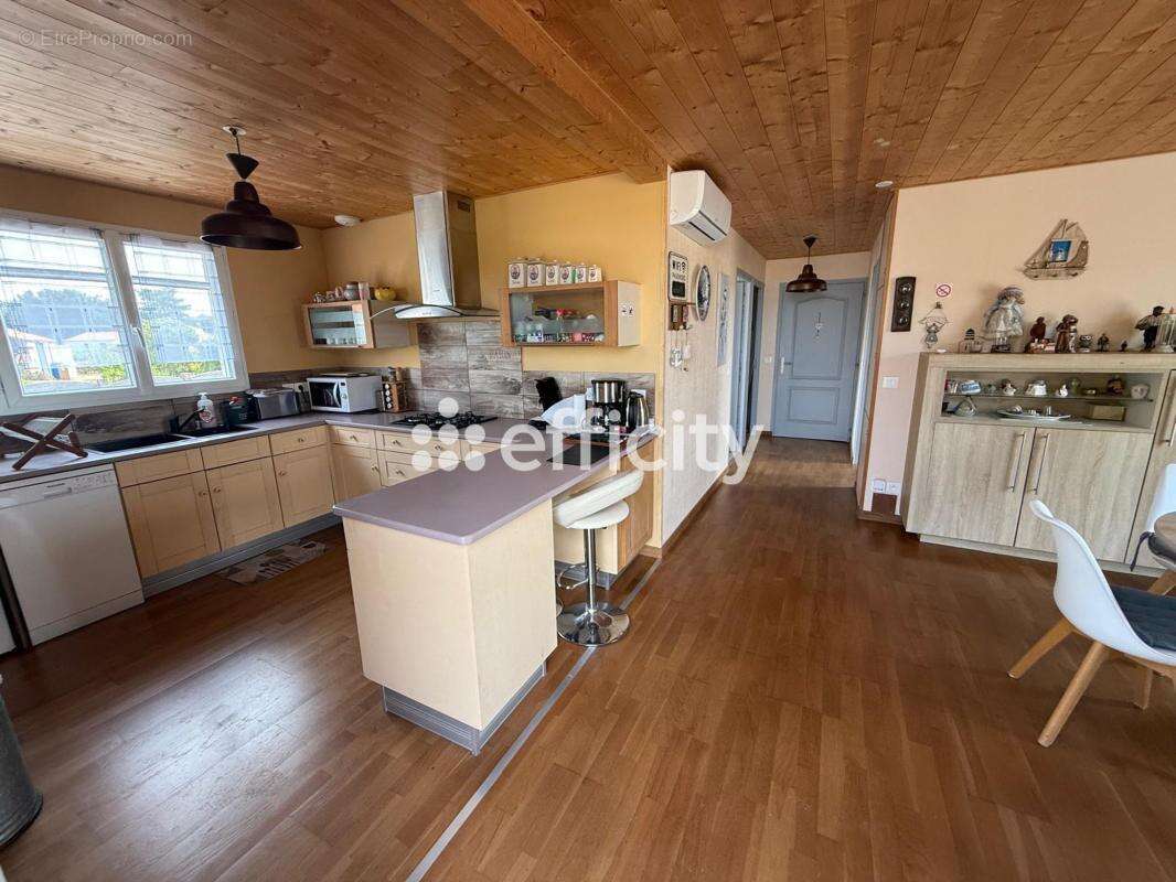 Maison 62 m² à Saint-Hilaire-La-Foret  - photo 2