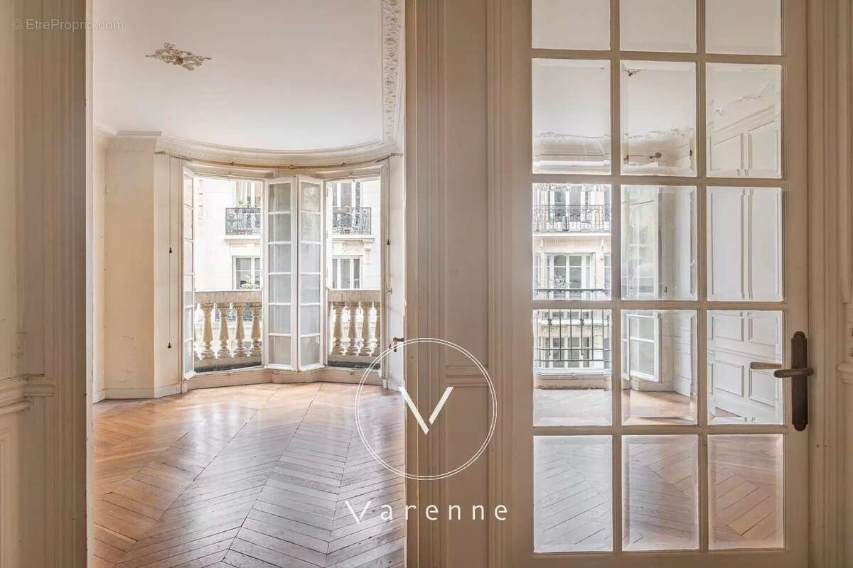 Appartement à PARIS-7E