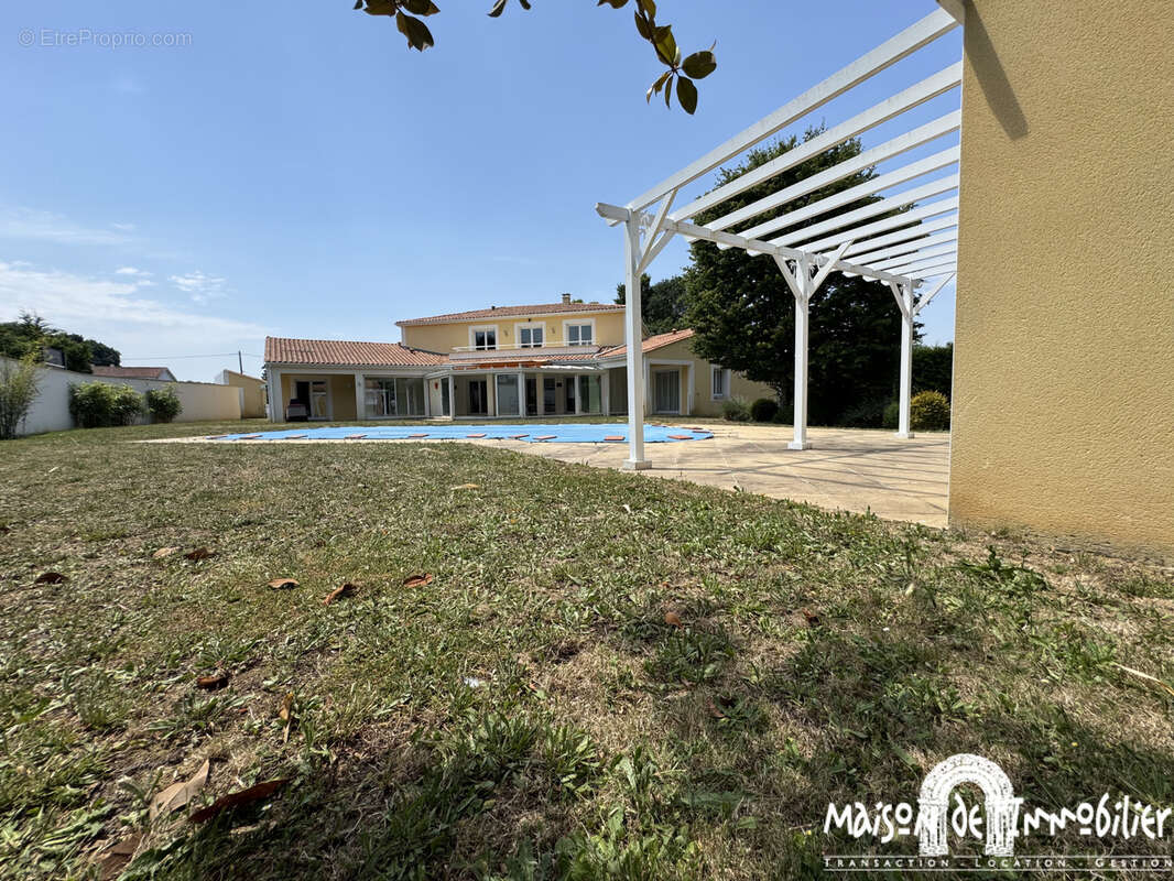 Maison à MESNAC