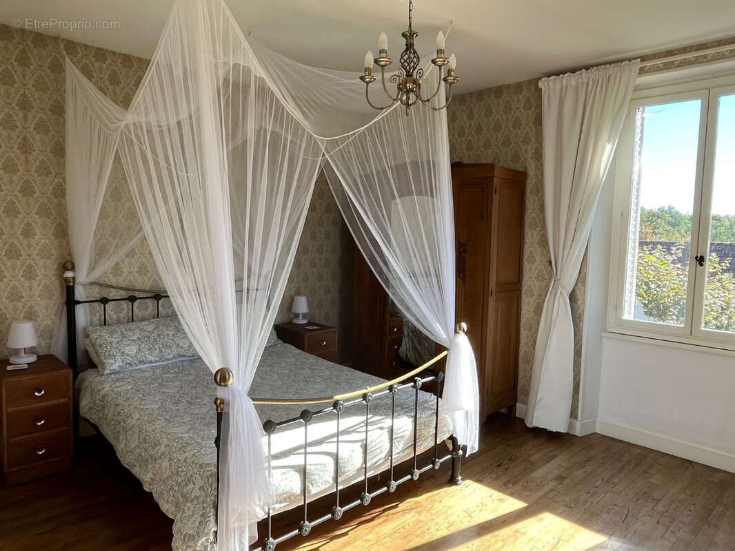 Maison à COUSSAC-BONNEVAL