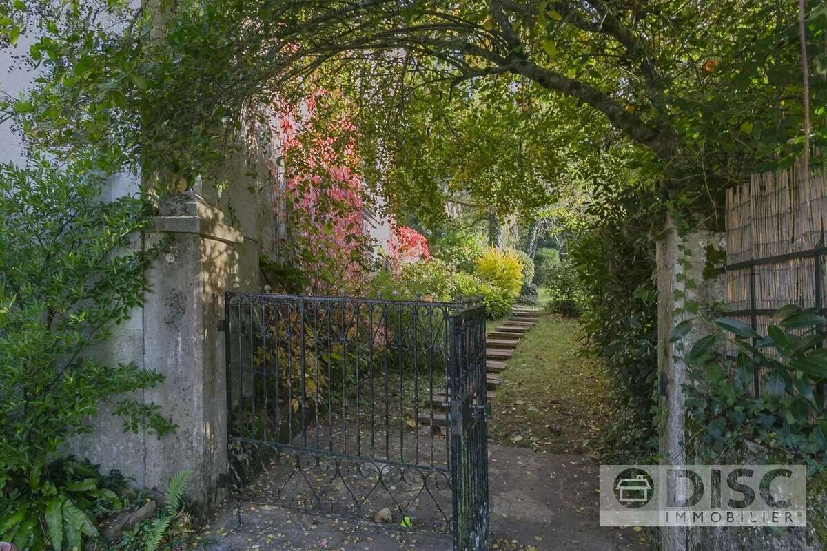 Maison à SAINT-MARTIN-LAGUEPIE