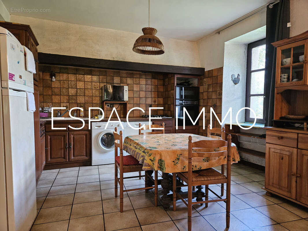 Maison à LIVINHAC-LE-HAUT