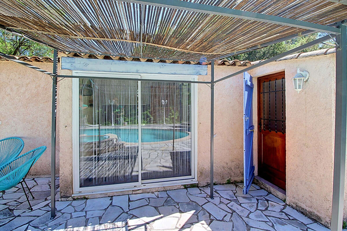 A VENDRE EN EXCLUSIVITE! Maison de plain-pied avec piscine et studio indépendant. - photo 17