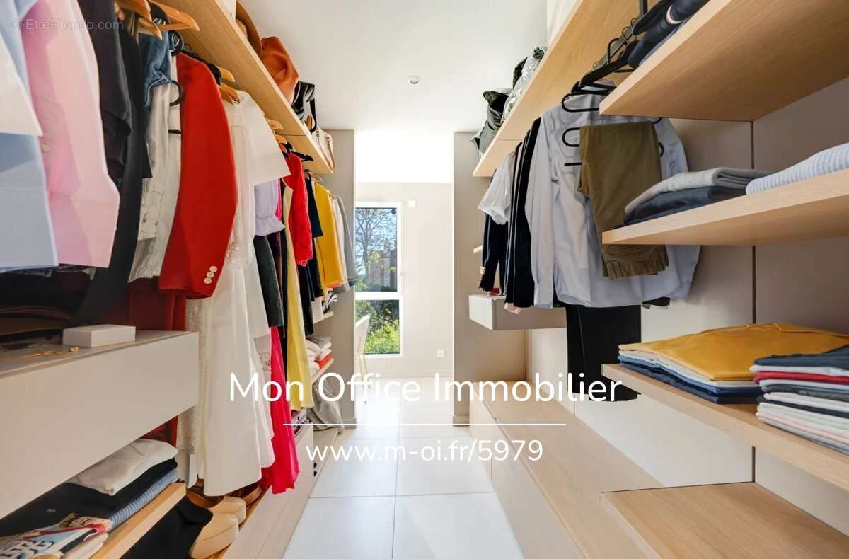 Référence : 5979-JHO. - Appartement 3 pièces de 115 m² avec terrasse de 60 m² à Aix-en-Provence - photo 12