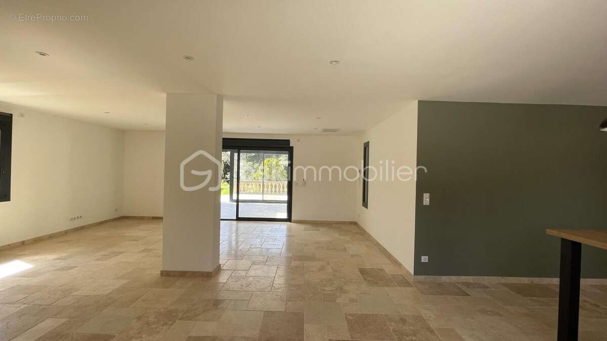 Pézenas — Élégante villa de plain-pied rénovée, 160 m², terrain 1 970 m² avec piscine chauffée - photo 3