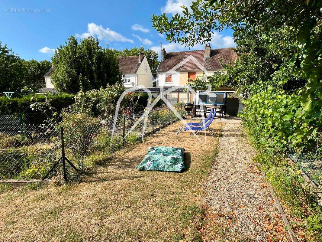 Maison mitoyenne 3 pièces  62 m²  Avec grand atelier, cave, jardin et garage   Secteur stade sottevillais  SOTTEVILLE-LES-ROUEN - photo 2