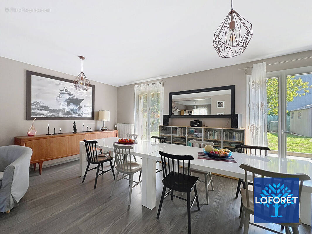 Maison à FONTENAY-LE-VICOMTE