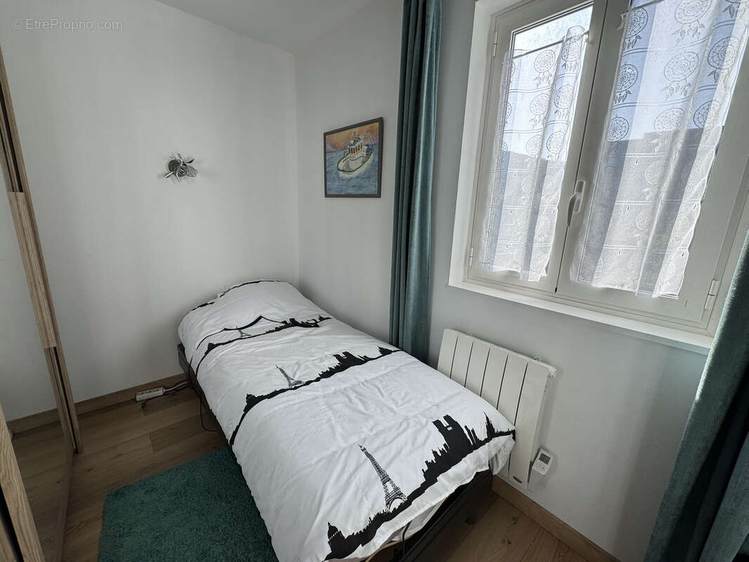 Maison à LA RIVIERE-SAINT-SAUVEUR