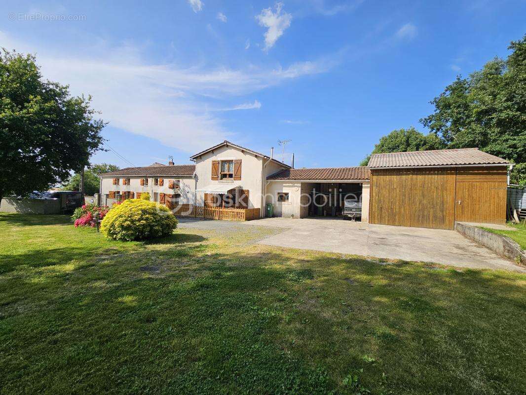 Maison à LE BUSSEAU
