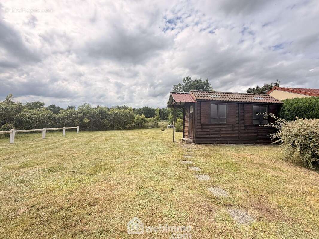 Erigée sur un terrain entièrement clos de 726 m² - Maison à LAON