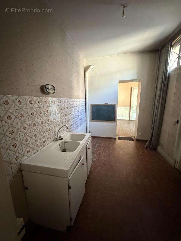 Maison de caractère en bon etat de 497 m² dont piscine et local commercial de 117 m² - photo 13