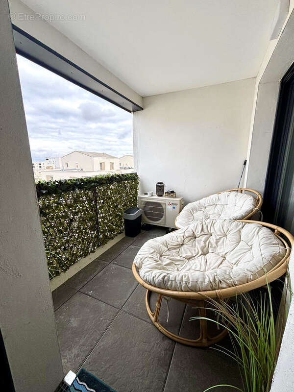 Appartement à BEAUZELLE