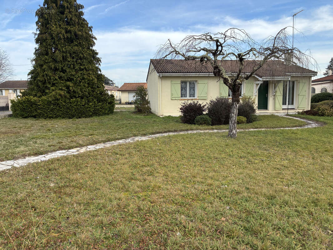 Maison à SAINT-MAGNE-DE-CASTILLON