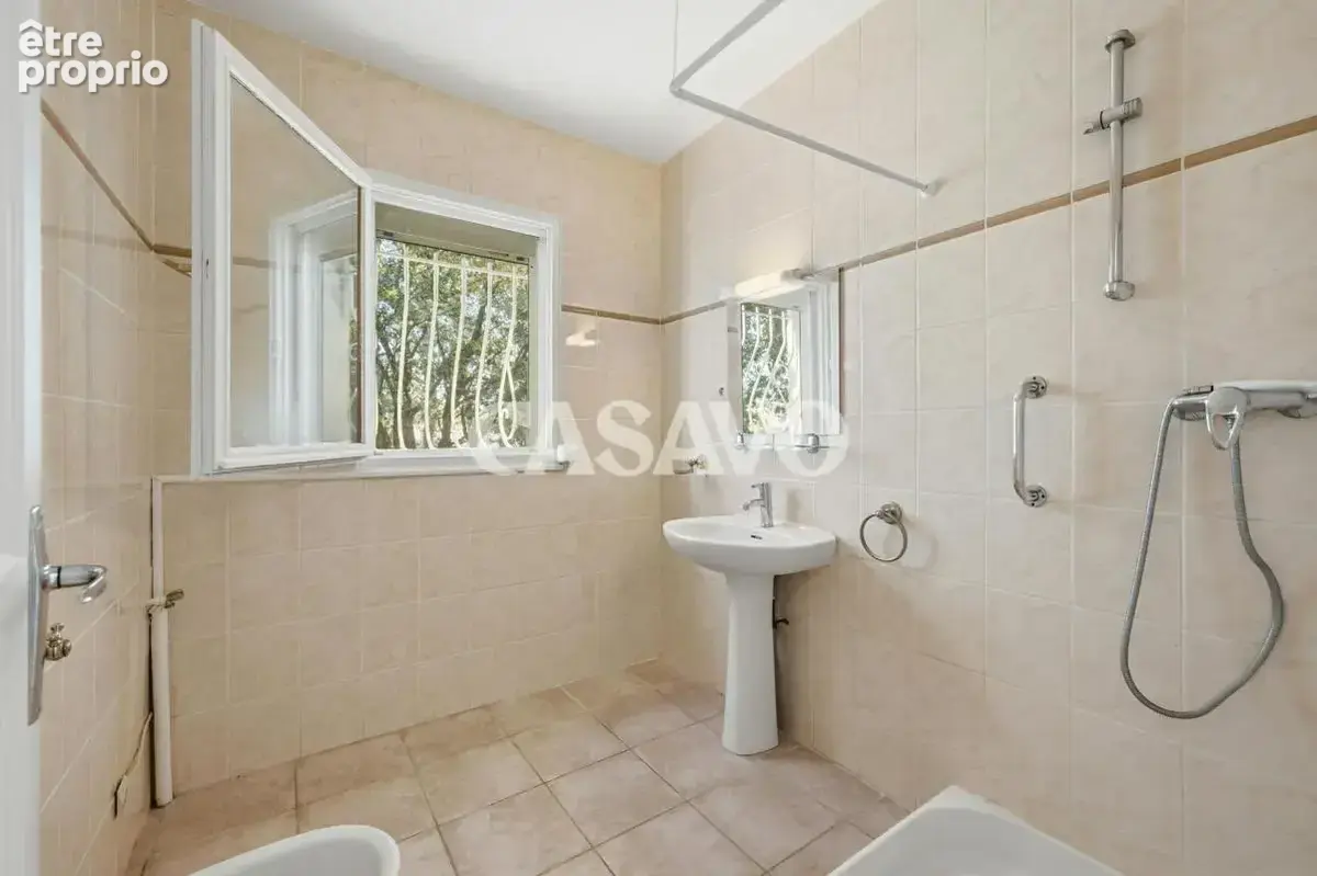 Vente Maison 8 pièces de 236m² - 13760 Saint-Cannat - photo 11