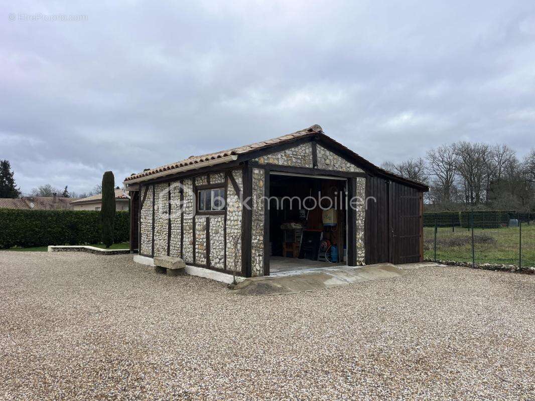 Maison à NEUVIC