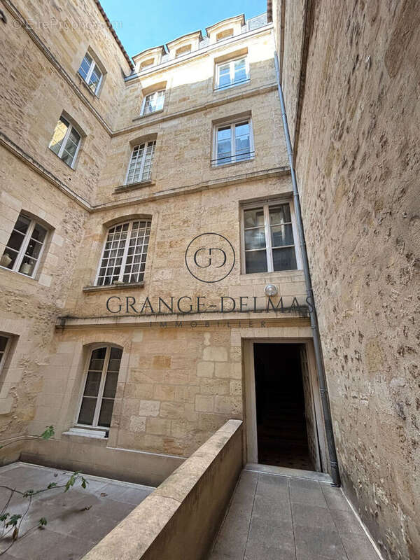 Appartement duplex immeuble pierre - HYPER CENTRE - photo 11