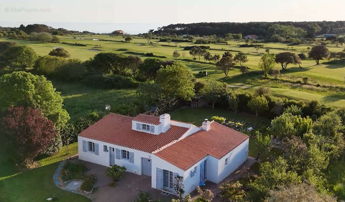 Maison à TALMONT-SAINT-HILAIRE