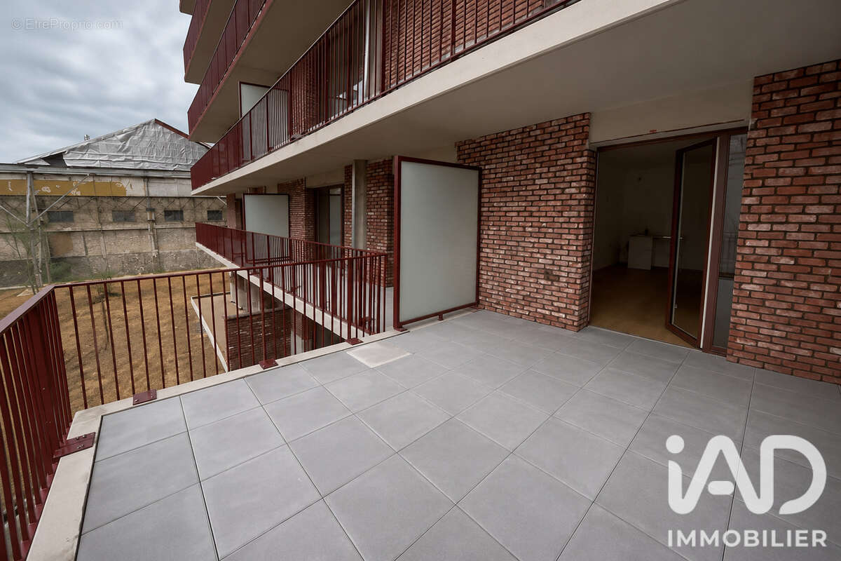 Appartement 64 m² à La Courneuve  - photo 2