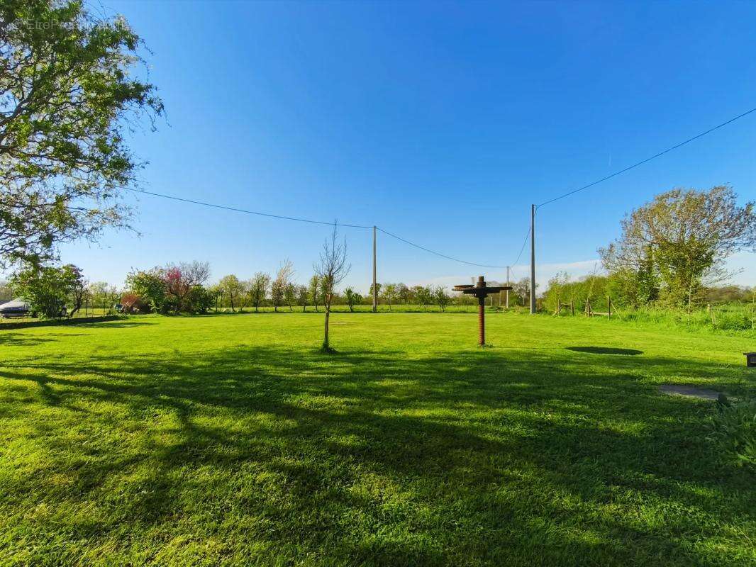 Maison à SAINT-MACAIRE-EN-MAUGES