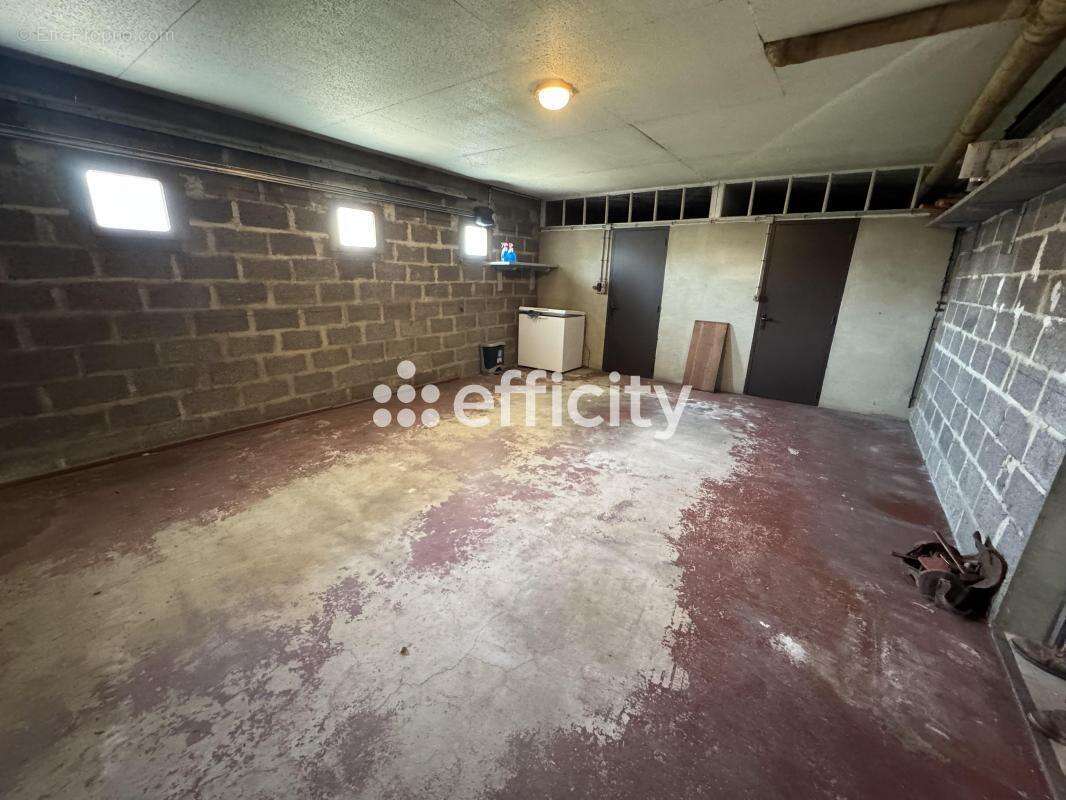 Maison 230 m² à Saint-Come-De-Fresne  - photo 24