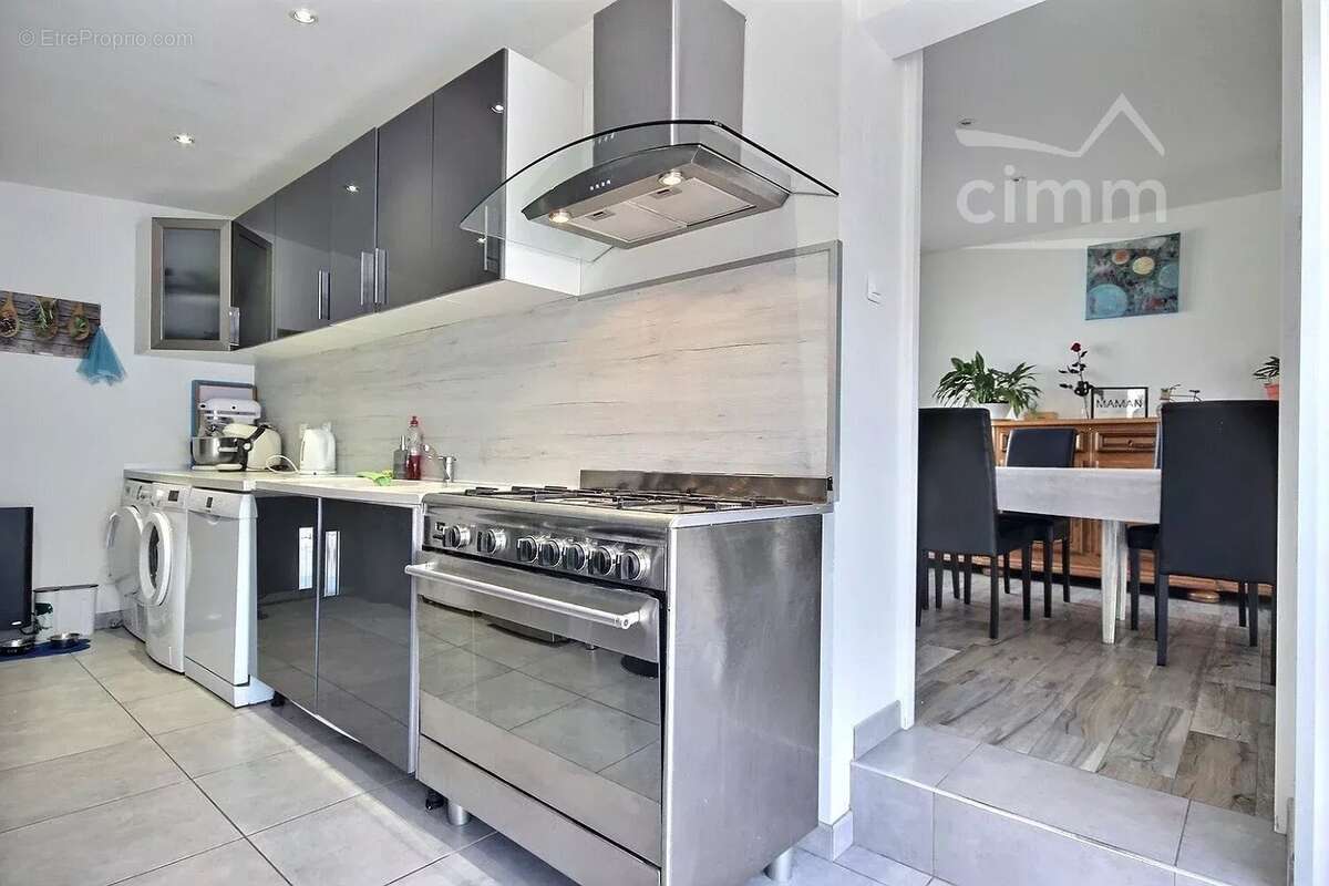 Maison à MONTELIMAR